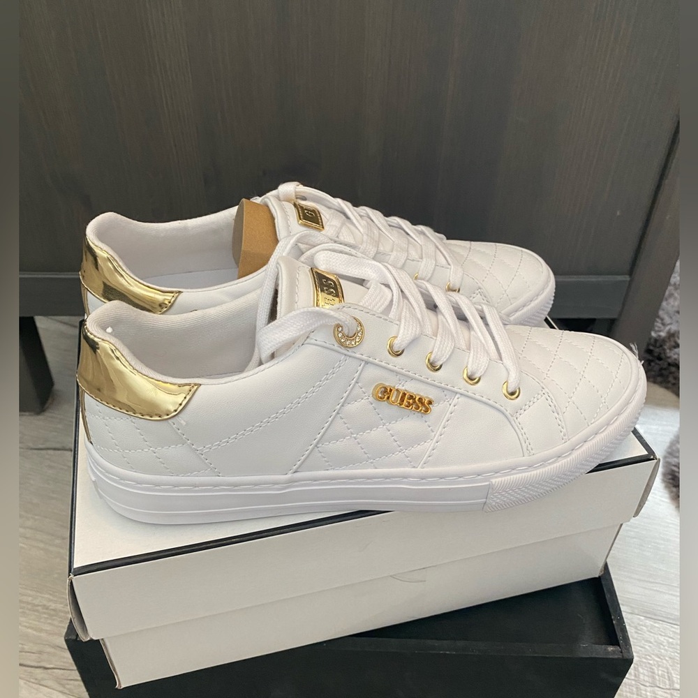 New Guess Women's White Loven Lace-Up Sneakers size 8
